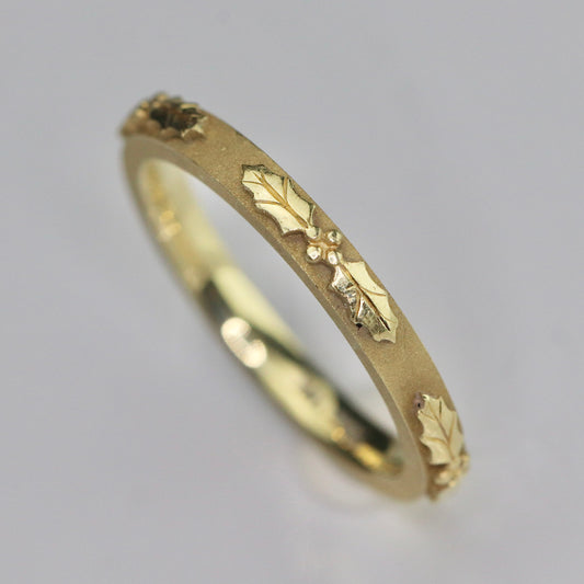 Estate David Klass 18k yellow gold holly band